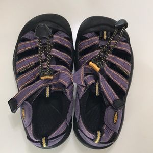 KEEN kids waterproof sandals  Sz 7US